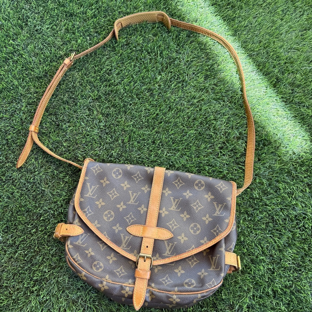 Vintage Louis Vuitton Saumur 30 Monogram Crossbody Bag